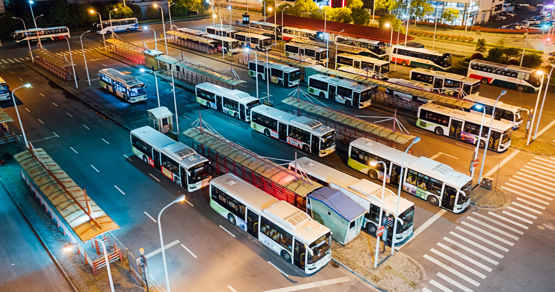 深圳公交车专用道的使用时间