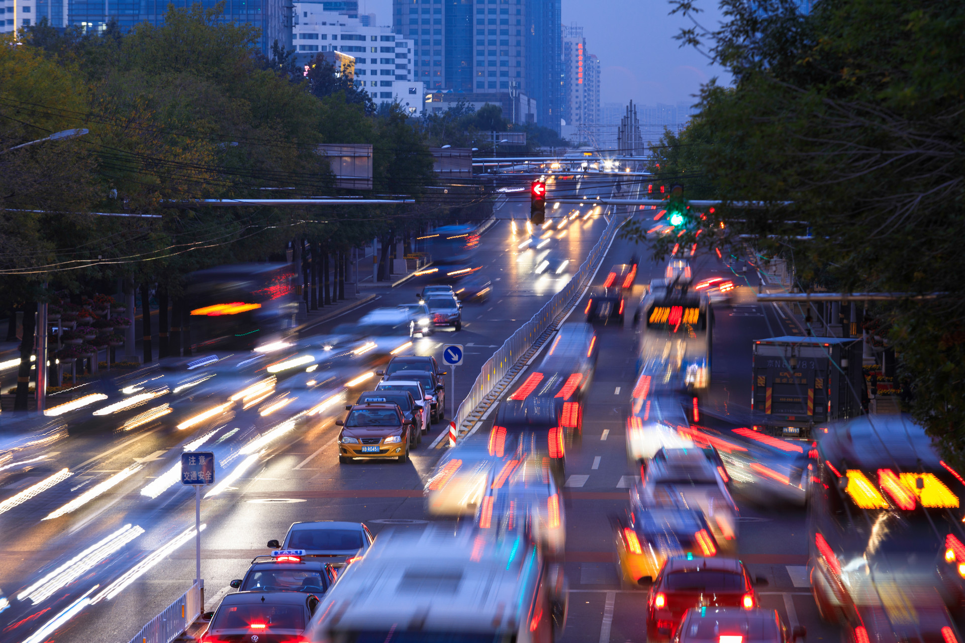深圳交通繁忙路段违停罚款多少？